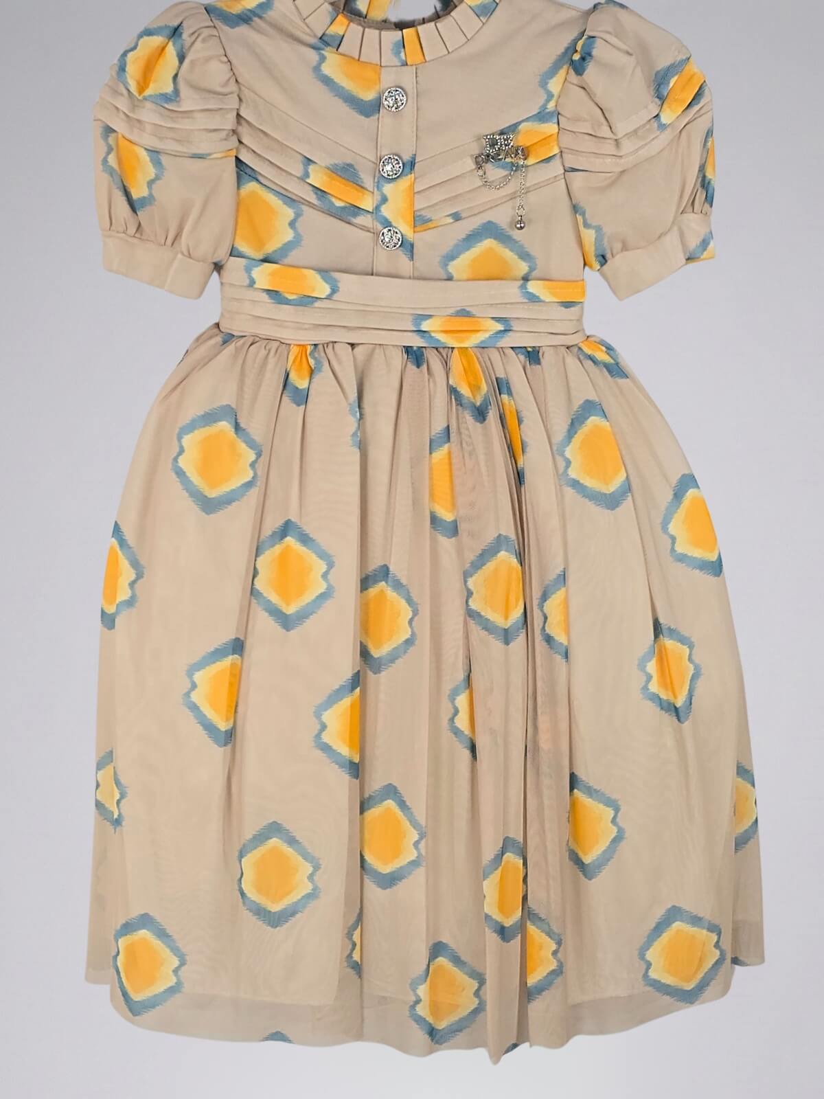 فستان بأكمام منفوخة مستوحى من الأميرات