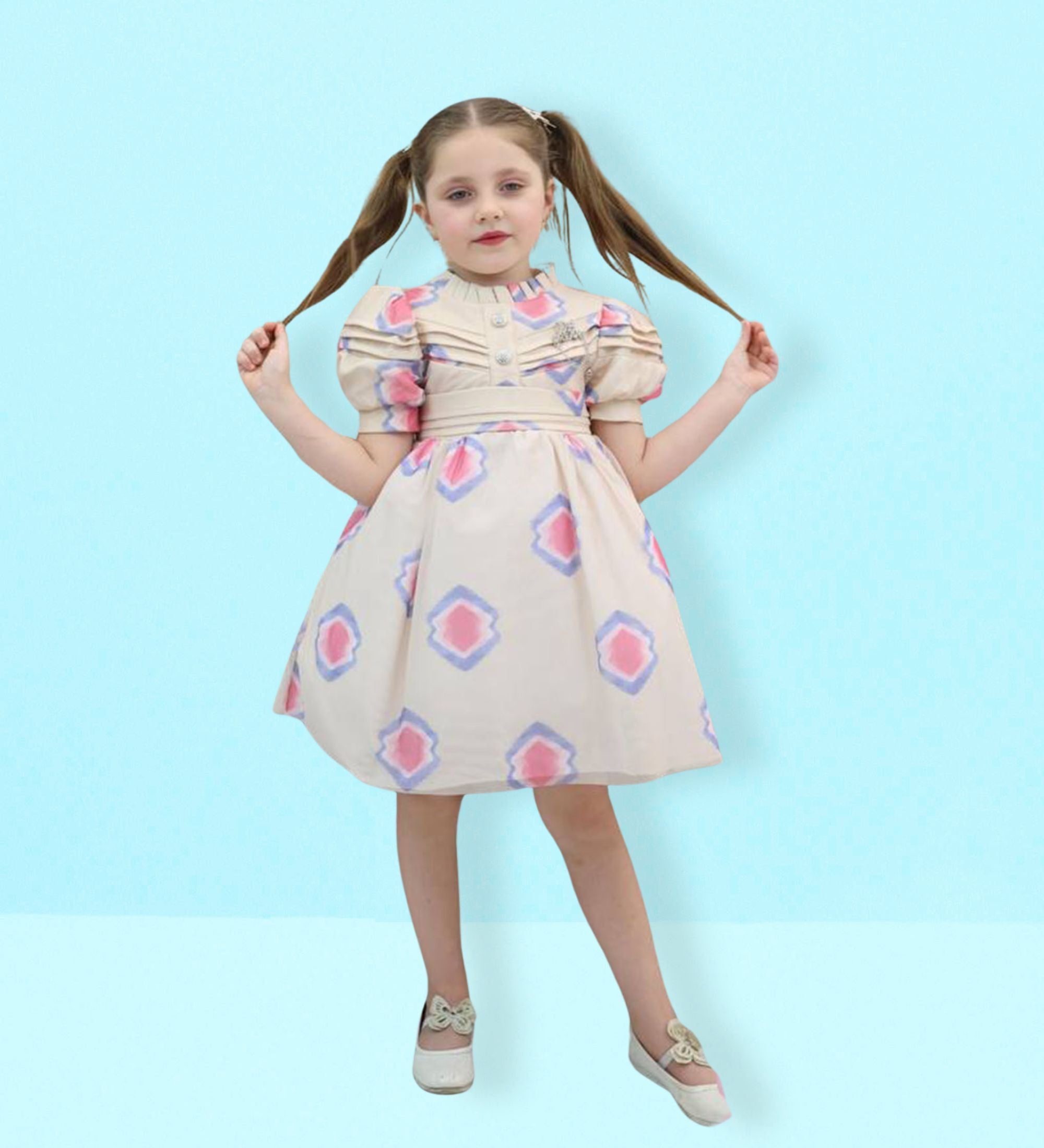 فستان بأكمام منفوخة مستوحى من الأميرات