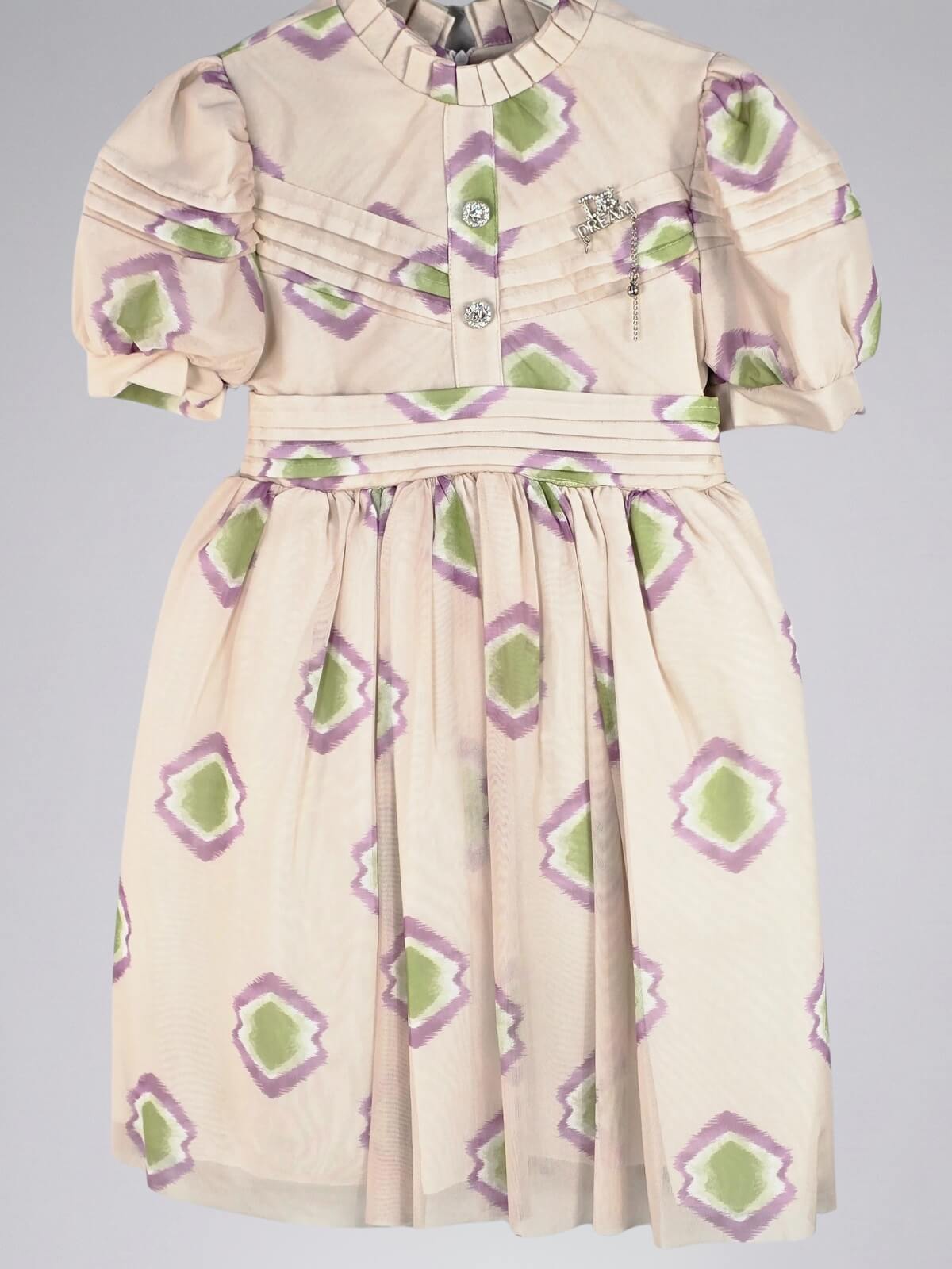 فستان بأكمام منفوخة مستوحى من الأميرات