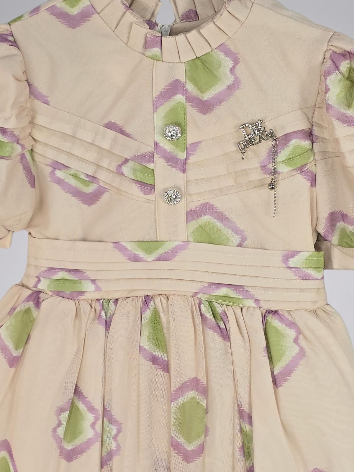 فستان بأكمام منفوخة مستوحى من الأميرات