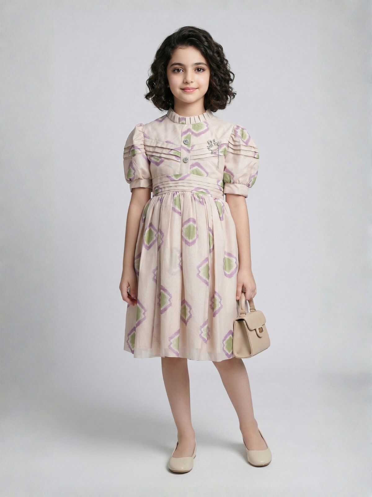 فستان بأكمام منفوخة مستوحى من الأميرات