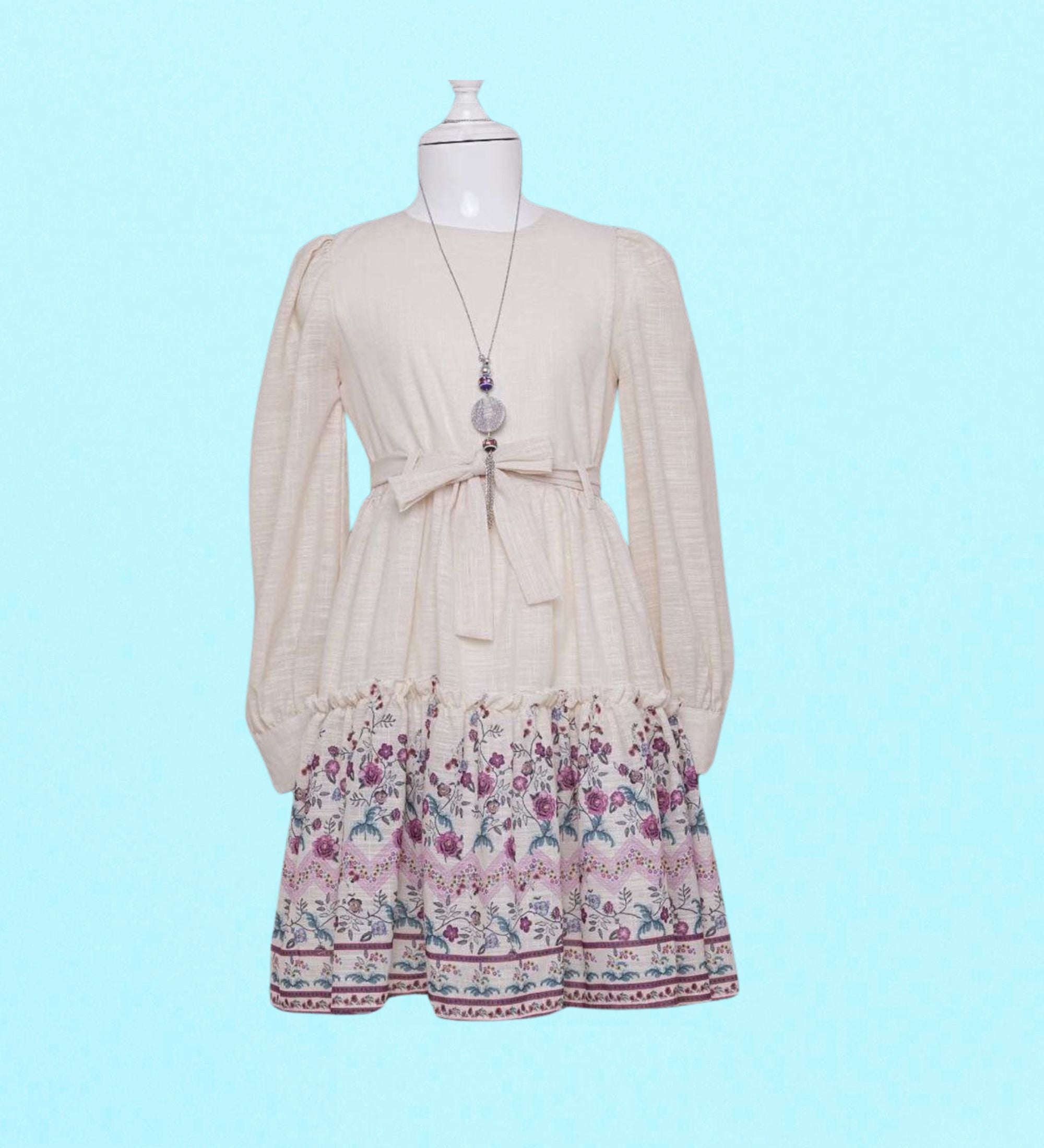 فستان زهري عتيق مع قلادة