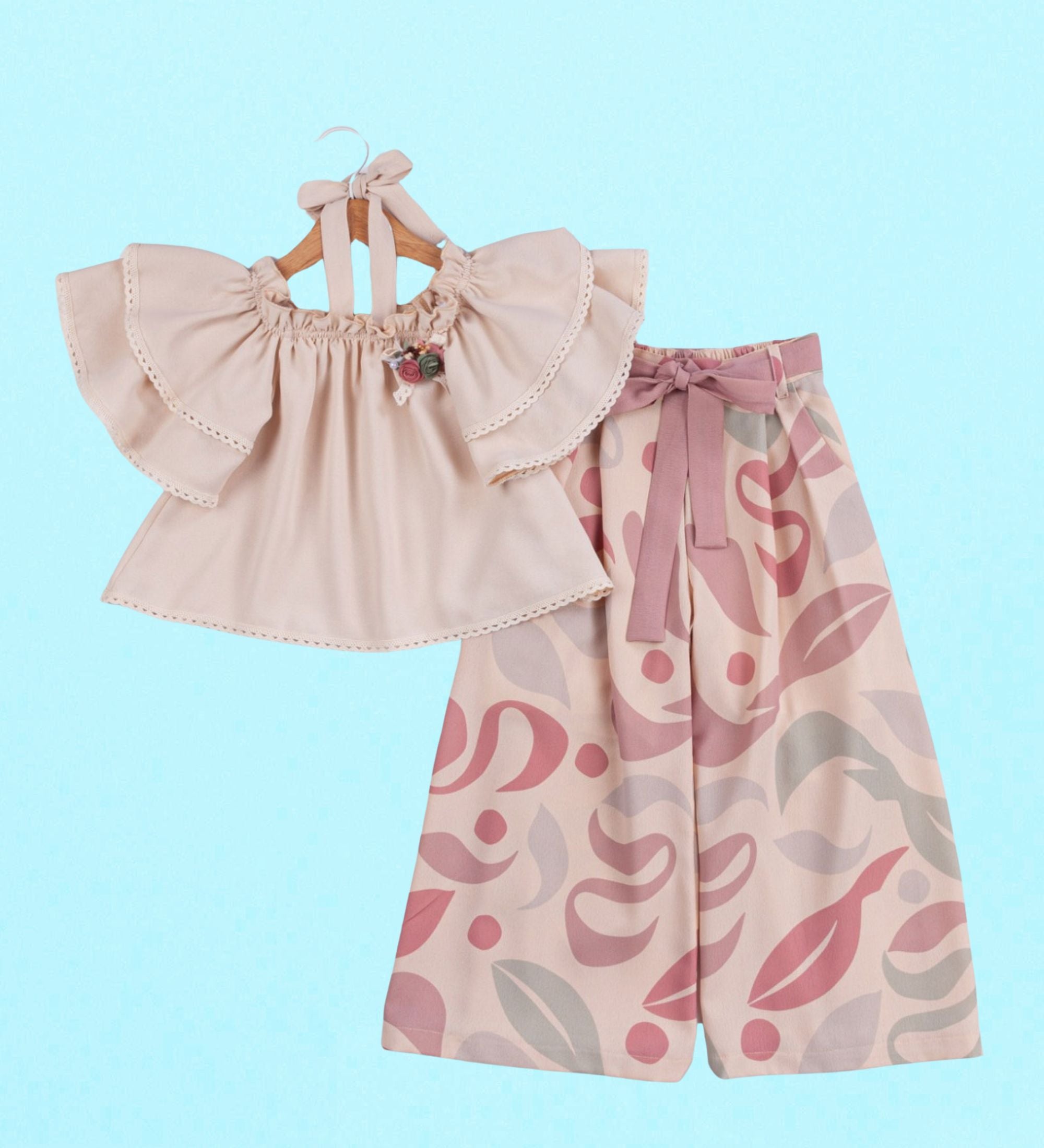 Stylish Girls' Outfit with a Modern Touch